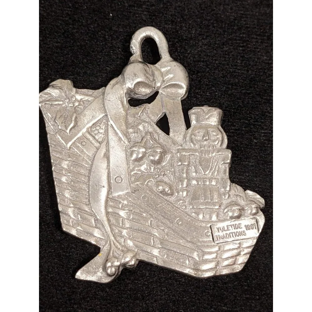 Vintage Longaberger Yuletide Traditions Christmas‎ Basket Nutracker Ornament